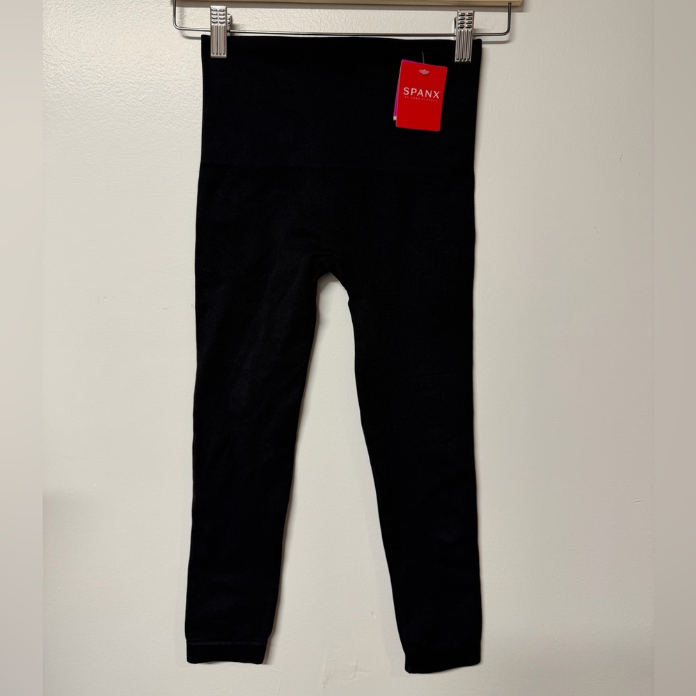 NWT SPANX Cropped Look At Me Leggings size small